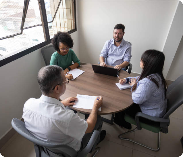 Equipe em reunião de negócios